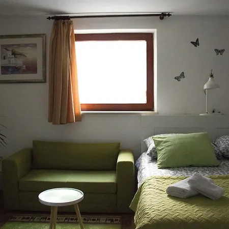 Studio Apartment *